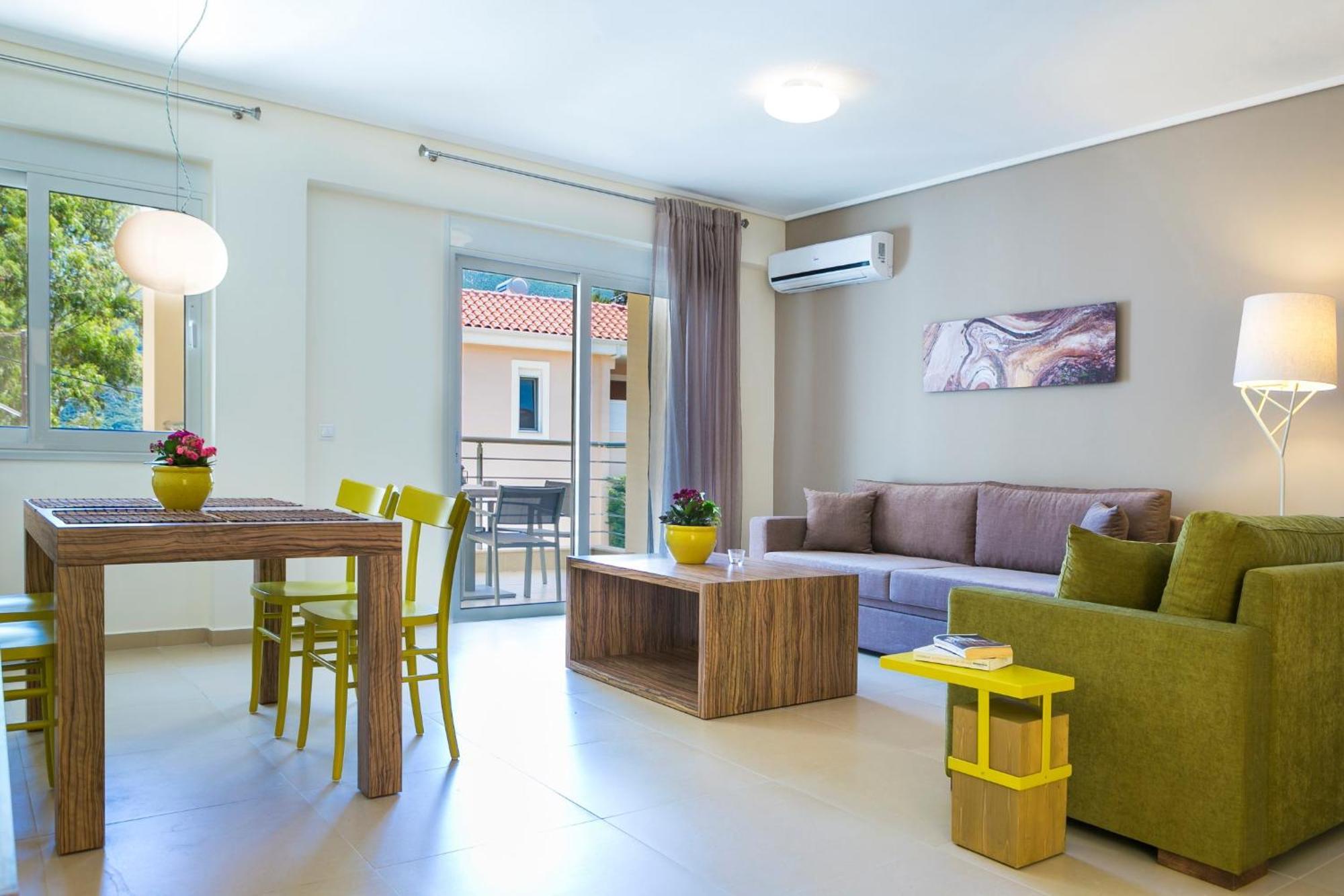 Meliti Waterfront Suites Karavomylos Esterno foto